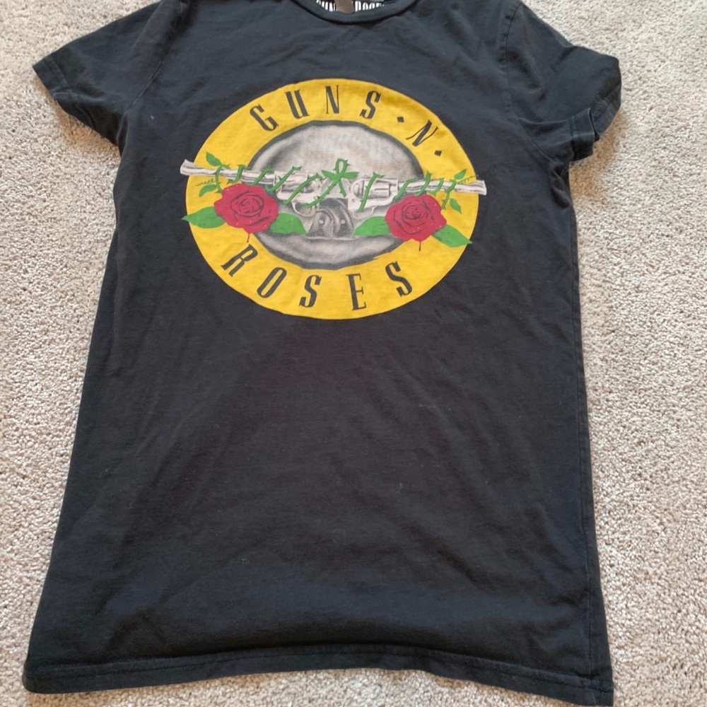 Vintage women’s Guns N’ Roses concert tee tshirt